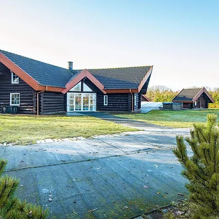 Semesterbostad With Pool In