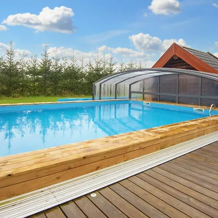 With Pool In Semesterbostad Ansager