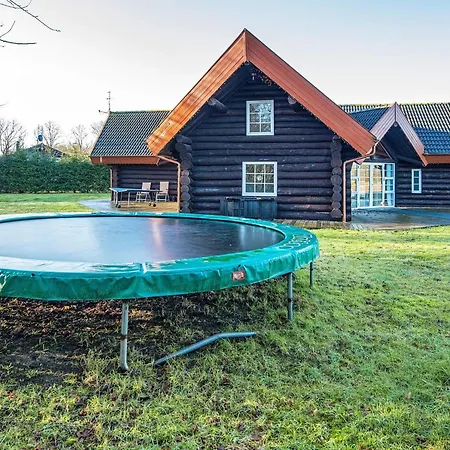 With Pool In Semesterbostad *